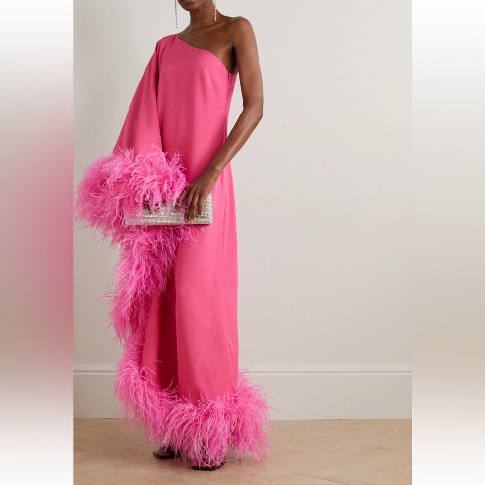Taller Marmo Barbie Pink one sleeve feather gown